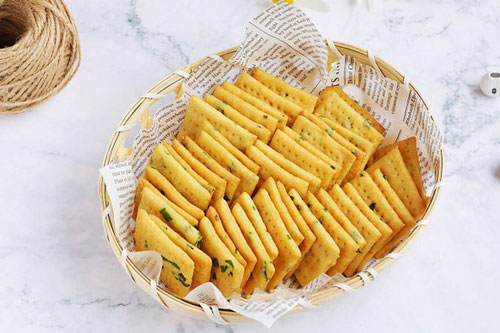 4 bước đơn giản làm bánh quy cracker giòn xốp hấp dẫn để dành ăn dần