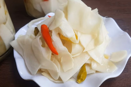 Cách muối măng chua trắng giòn, để được lâu mà không bị đắng