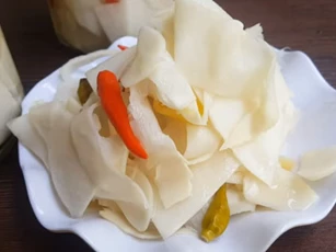 Cách muối măng chua trắng giòn, để được lâu mà không bị đắng