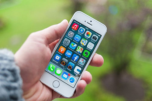 CLIP: 7 thói quen sai lầm khi sạc pin mà người dùng iPhone hay mắc phải