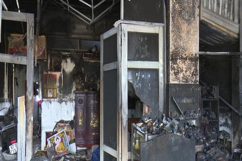 Mâu thuẫn tình cảm, phóng hỏa đốt nhà người tình