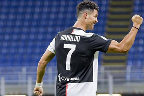 Ronaldo cam kết tương lai với Juventus, dập tắt tin đồn sang PSG