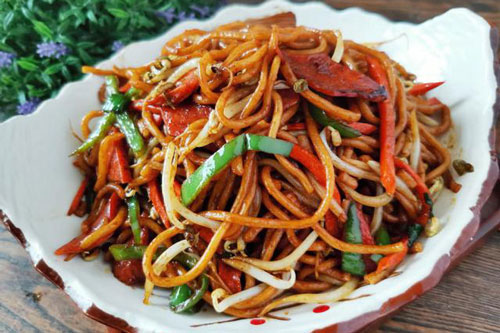 Xào mì, đừng vội cho ngay vào chảo, thêm hai bước nữa mì sẽ không bị dính vào nhau