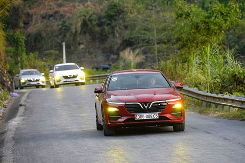 VinFast 6 th&#xE1;ng &#x111;&#x1EA7;u n&#x103;m 2020: B&#x1EE9;t ph&#xE1; &#x1EA5;n t&#x1B0;&#x1EE3;ng b&#x1EA5;t ch&#x1EA5;p &#x111;&#x1EA1;i d&#x1ECB;ch