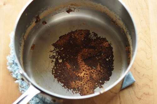 Cách đơn giản làm xoong nồi cháy đen trở nên sáng bóng, chẳng cần tốn thời gian cọ rửa