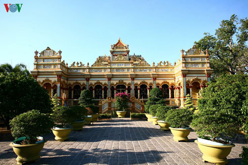 Ngôi chùa cổ đặc sắc với nhiều phong cách kiến trúc ở Tiền Giang