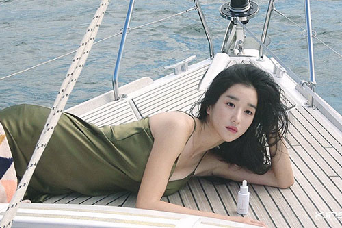 'Điên nữ' Seo Ye Ji sở hữu mình hạc xương mai - vòng eo 'siêu thực'