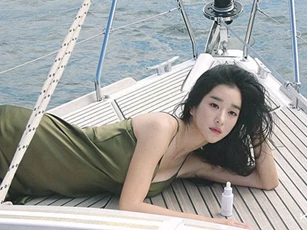 'Điên nữ' Seo Ye Ji sở hữu mình hạc xương mai - vòng eo 'siêu thực'