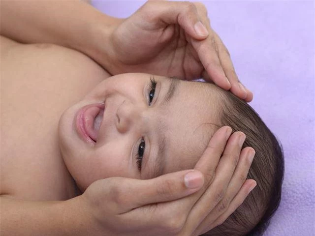 Cách massage cho trẻ sơ sinh dễ ngủ, dễ tiêu hóa, lợi ích đủ đường - Ảnh 6.