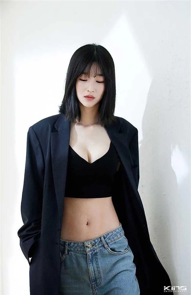 'Điên nữ' Seo Ye Ji sở hữu mình hạc xương mai - vòng eo siêu thực - Ảnh 10