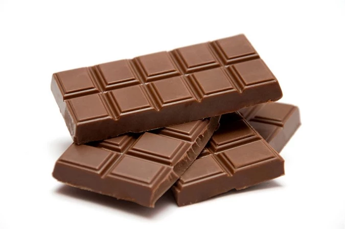 Giảm lượng chocolate là một trong những việc bạn phải làm ngay để bệnh táo bón nhanh thuyên giảm