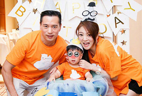 An Dĩ Hiên mừng quý tử một tuổi