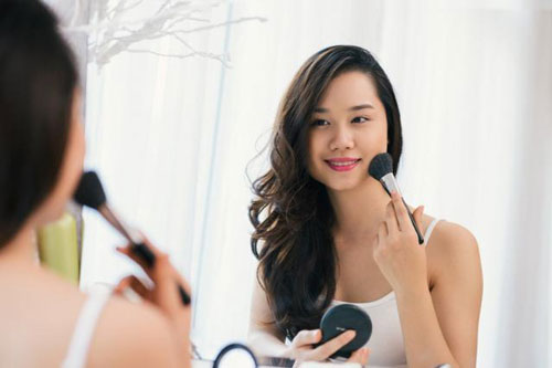 4 hóa mỹ phẩm gây hại thai nhi, mẹ thích trang điểm cũng cần tránh xa