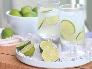 Uống nước chanh kèm với các nguyên liệu này đảm bảo vòng 2 phẳng lỳ không chút mỡ thừa