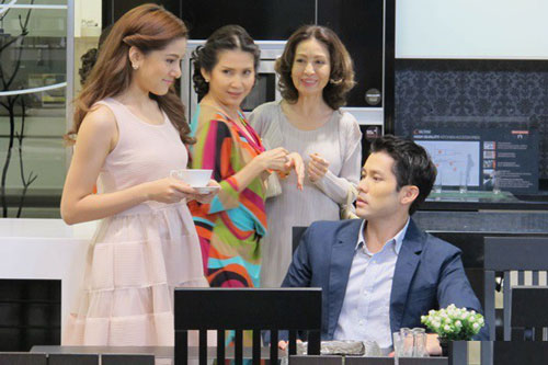 Dẫn người yêu về ra mắt, tôi không ngờ chưa đầy một tiếng sau, mẹ tôi đã "mời" cô ấy về trong ánh mắt bực bội của tất cả mọi người