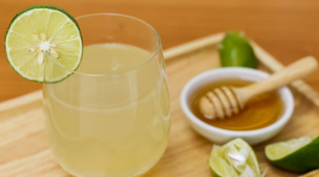 Uống nước chanh kèm với các nguyên liệu này đảm bảo vòng 2 phẳng lỳ không chút mỡ thừa