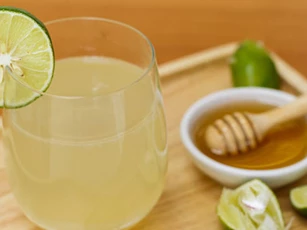 Uống nước chanh kèm với các nguyên liệu này đảm bảo vòng 2 phẳng lỳ không chút mỡ thừa