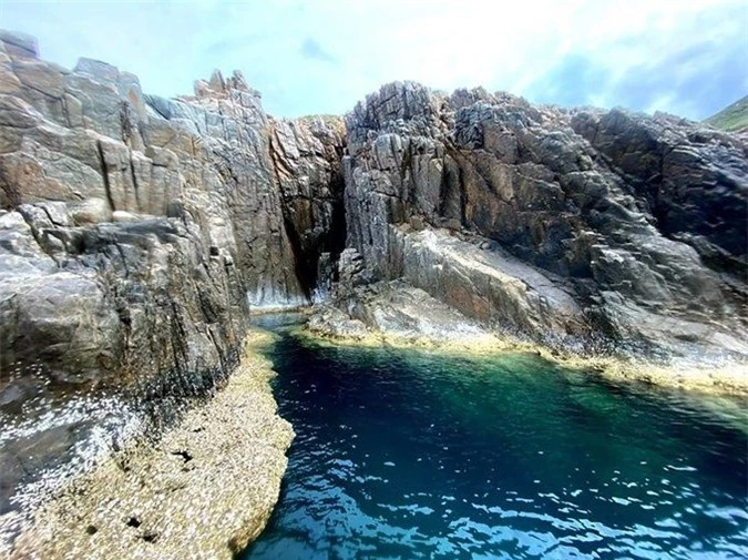 Phát hiện thêm một “bể bơi tự nhiên” ở Việt Nam, đẹp không khác gì châu Âu - Ảnh 1.