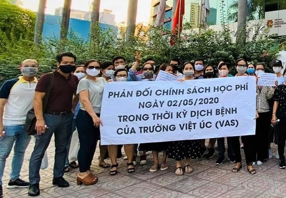 Phụ huynh trường Việt Úc phản đối chính sách thu học phí trong thời kỳ dịch bệnh Covid-19.