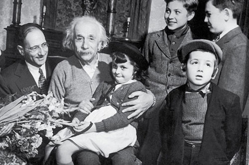 Bức thư Einstein gửi con gái: Câu chuyện đẹp chỉ là điều hư cấu?