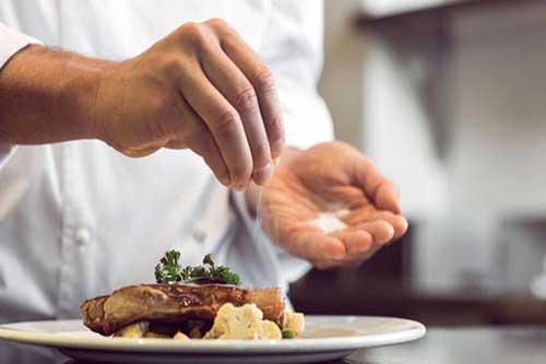 Cơ thể người mỗi ngày cần lượng muối bao nhiêu là đủ?