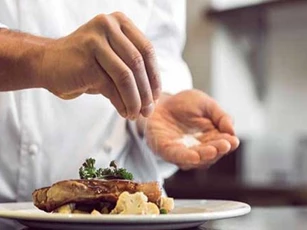 Cơ thể người mỗi ngày cần lượng muối bao nhiêu là đủ?