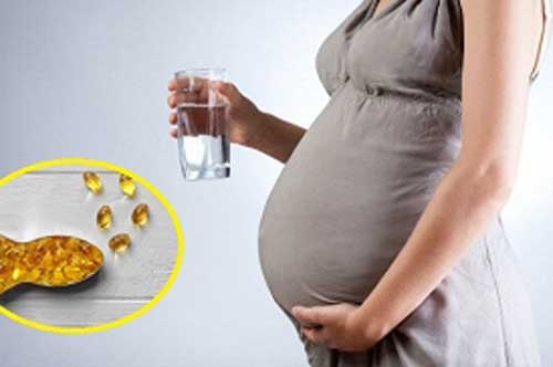 Phụ nữ uống dầu cá khi mang thai, lợi ích tăng gấp 3
