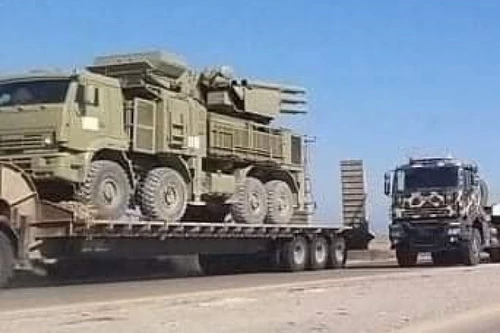 Hệ thống phòng không Pantsir-S1 của Syria được đưa tới Libya. Ảnh: Al Masdar News.