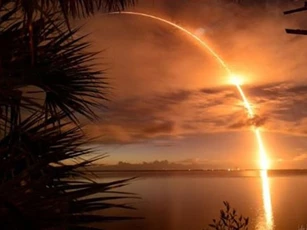 Trầm trồ với loạt hình ảnh tuyệt đẹp về vụ phóng vệ tinh của SpaceX