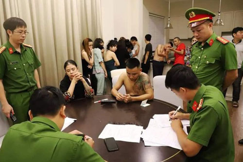 Hà Tĩnh: 15 nam nữ thanh niên "dự tiệc" ma túy trong khách sạn