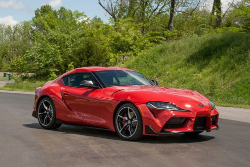 5. Toyota Supra 2020 (giá khởi điểm: 49.990 USD, điểm tổng thể: 8,6/10).