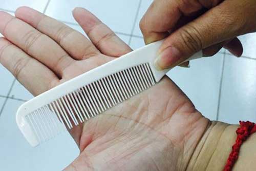 Lấy lược chải vào lòng bàn tay 10 phút mỗi ngày, ai cũng bất ngờ vì cơ thể thay đổi kỳ diệu
