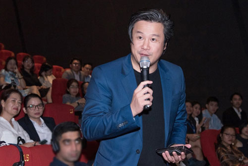 Thanh Bùi trò chuyện với robot trí tuệ nhân tạo