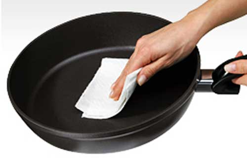 Mẹo làm sạch và bảo quản chảo chống dính đơn giản, hiệu quả