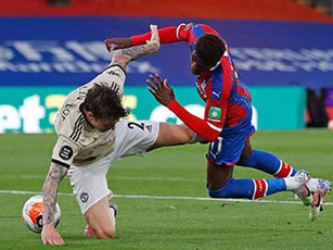 Rashford biện hộ cho M.U sau khi bị tố được VAR 'chống lưng'