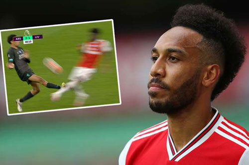 Aubameyang đặt dấu hỏi về VAR, đòi công lý cho đồng đội