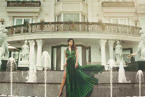 3 cô gái xinh đẹp không lấy chồng đại gia, nhưng vẫn sở hữu biệt thự dát vàng, cuộc sống cực kỳ sang chảnh