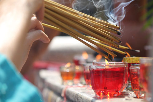 Ngày Rằm, mùng 1 thắp hương giờ này 'thần linh nổi giận', gia chủ dễ làm ăn thất bát, nghèo vẫn hoàn nghèo