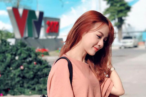 Nữ MC Cafe Sáng với VTV3 bất ngờ tiết lộ bị bệnh có thể mù hai mắt