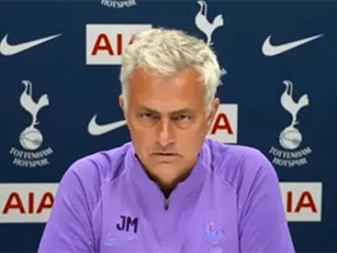 Mourinho: 'M.U có cái may mà chẳng đội nào có'