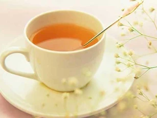 Buổi sáng bạn uống một cốc nước ấm với mật ong, cực tốt cho sức khoẻ