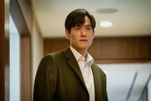 Vợ nổi danh keo kiệt bỗng làm tiệc linh đình rồi mời họ hàng tới, nhưng tôi ngã quỵ khi âm thanh lạ vang lên từ chiếc loa giữa nhà