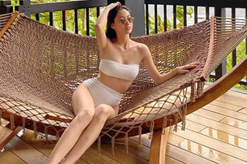 Lương Thùy Linh khoe body "bỏng mắt" với bikini