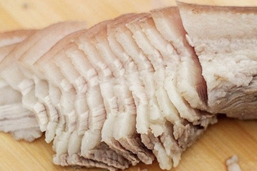 Sai lầm tai hại khi luộc thịt khiến món ăn không những mất hết chất dinh dưỡng mà còn biến thành chất độc, nhiều người mắc phải