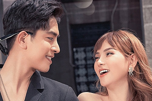 Thu Thủy kỷ niệm một năm kết hôn chồng trẻ