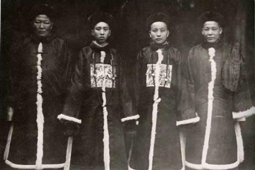 Phi tần thời cổ đại vốn có nhiều cung nữ hầu hạ nhưng tại sao họ lại cần thêm thái giám bên cạnh?