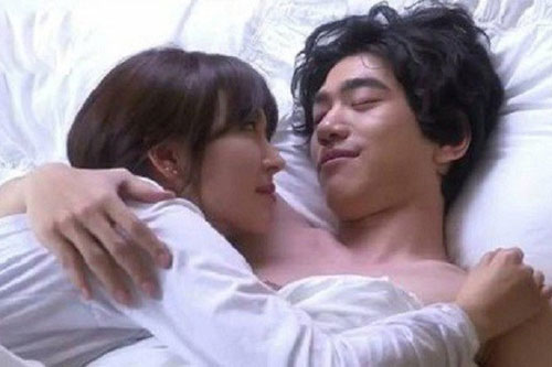 Cãi lời bố mẹ cưới cô bán ốc mồ côi, đêm tân hôn tôi sốc với hành động của vợ