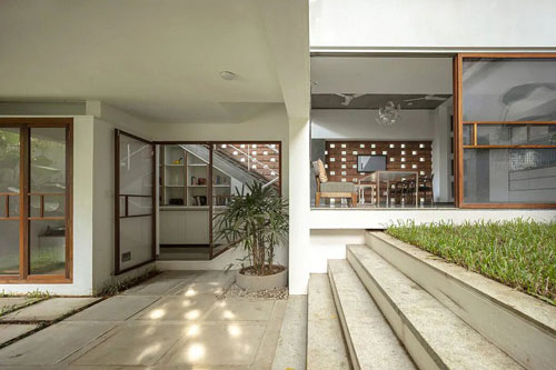 Ngôi nhà độc đáo với thiết kế vườn bên trong