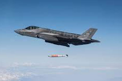 F-35 trông như thế nào khi ném bom hạt nhân?