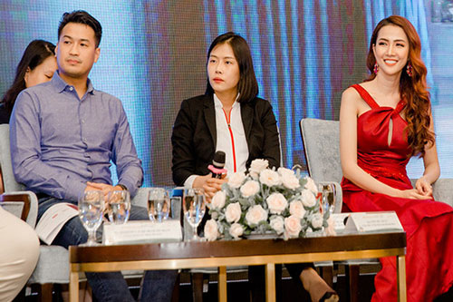 Phan Thị Mơ dự sự kiện cùng Phillip Nguyễn